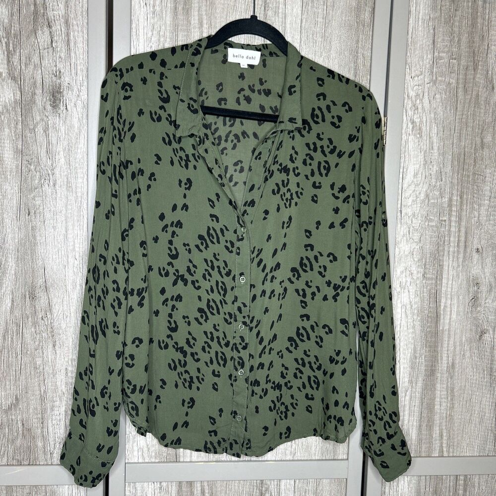 Bella Dahl Top Women Size M Button Down Leopard Print Green and Black